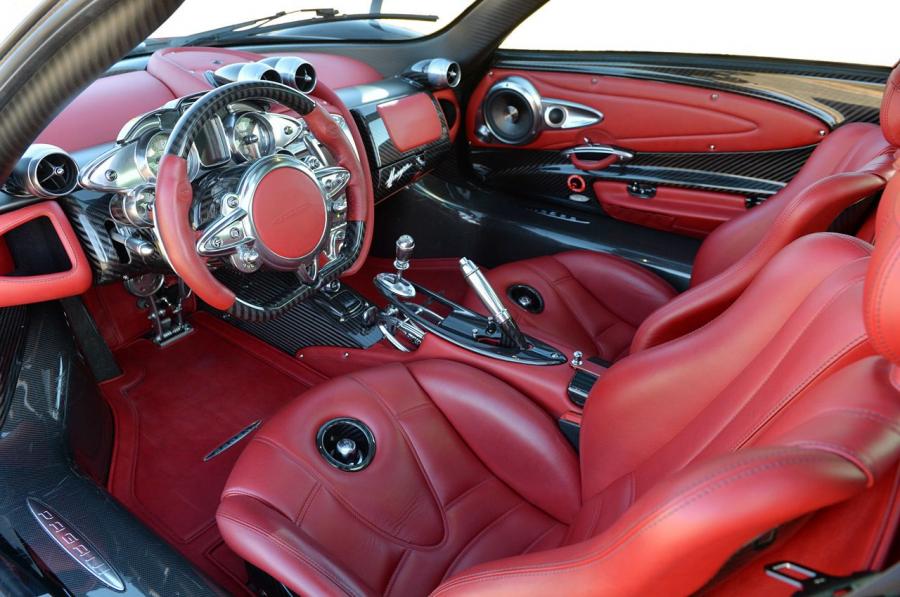 Интерьер Pagani Huayra 2013 года  (NA) (фото 89 из 112)